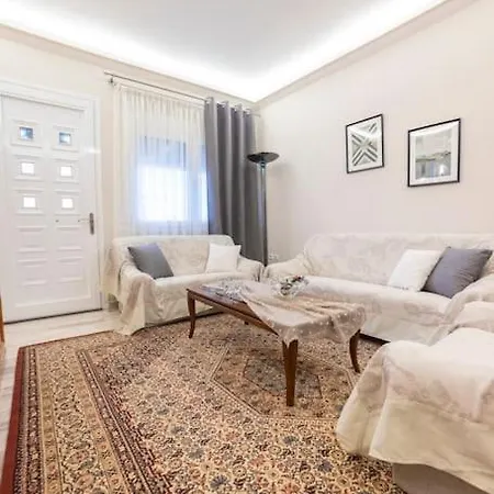 Fine House דירה