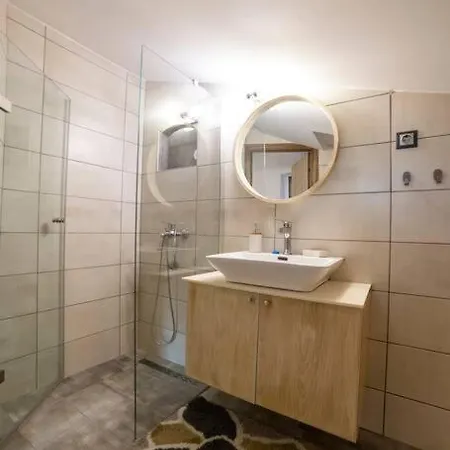 דירה Fine House טריקלה